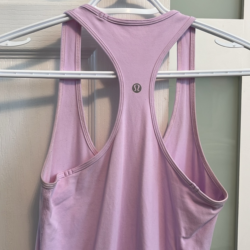 Women lululemon tank. - Picture 2 of 2